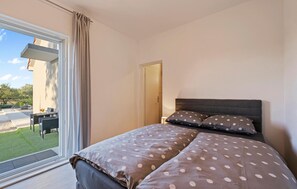 3 bedrooms, free WiFi, bed sheets
