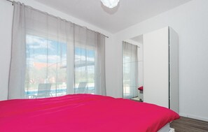 3 bedrooms, free WiFi, bed sheets