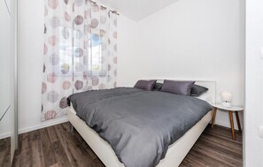 3 bedrooms, free WiFi, bed sheets