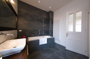 Family Apartment | Bathroom | Shower