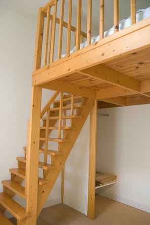 A wooden staircase with a built-in shelf on the landing. - Opera Theater Apartment (Budapest)