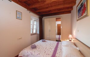 2 bedrooms, travel crib, free WiFi, bed sheets