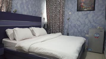 Executive Studio | Individually decorated, individually furnished, desk, laptop workspace