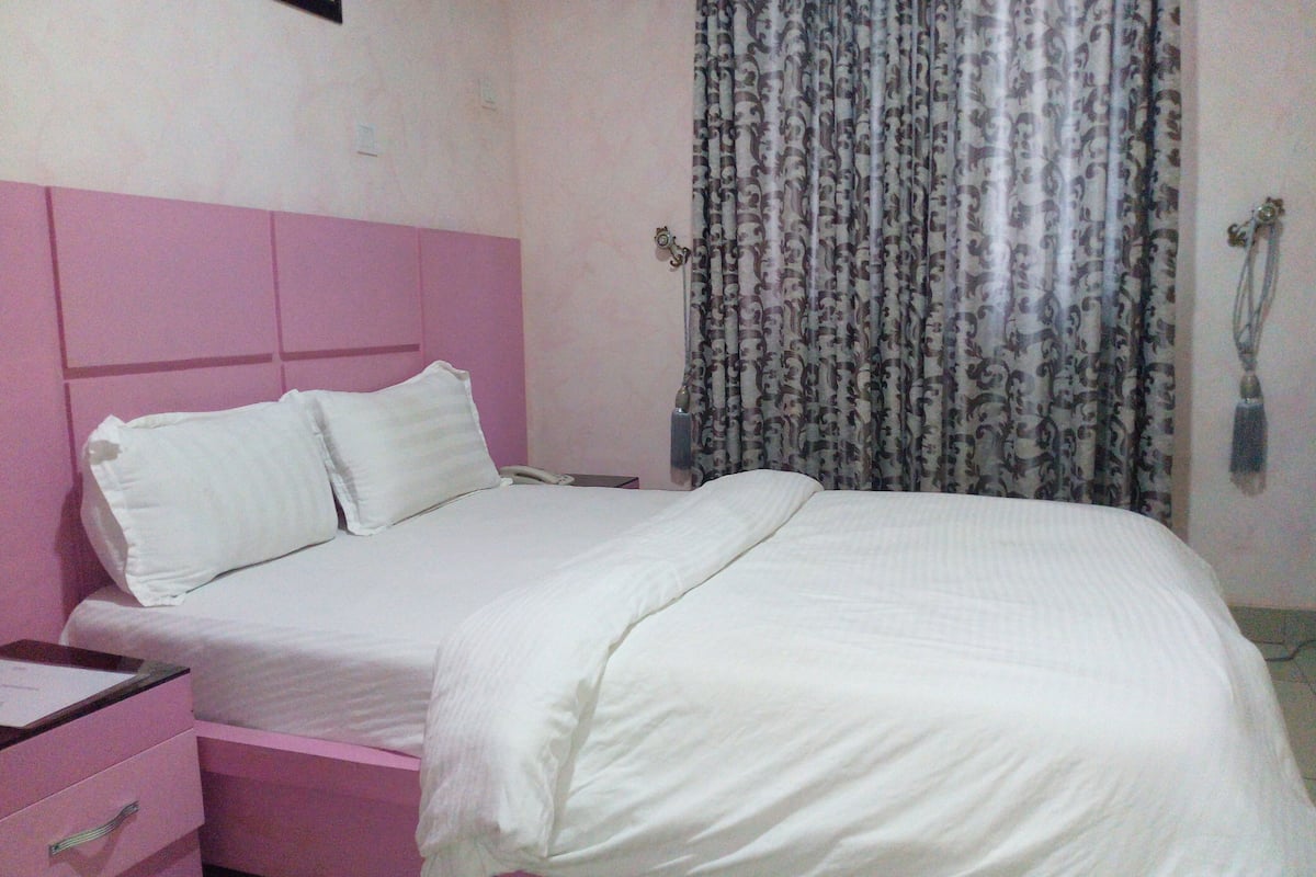 Standard Single Room | Individually decorated, individually furnished, desk, laptop workspace