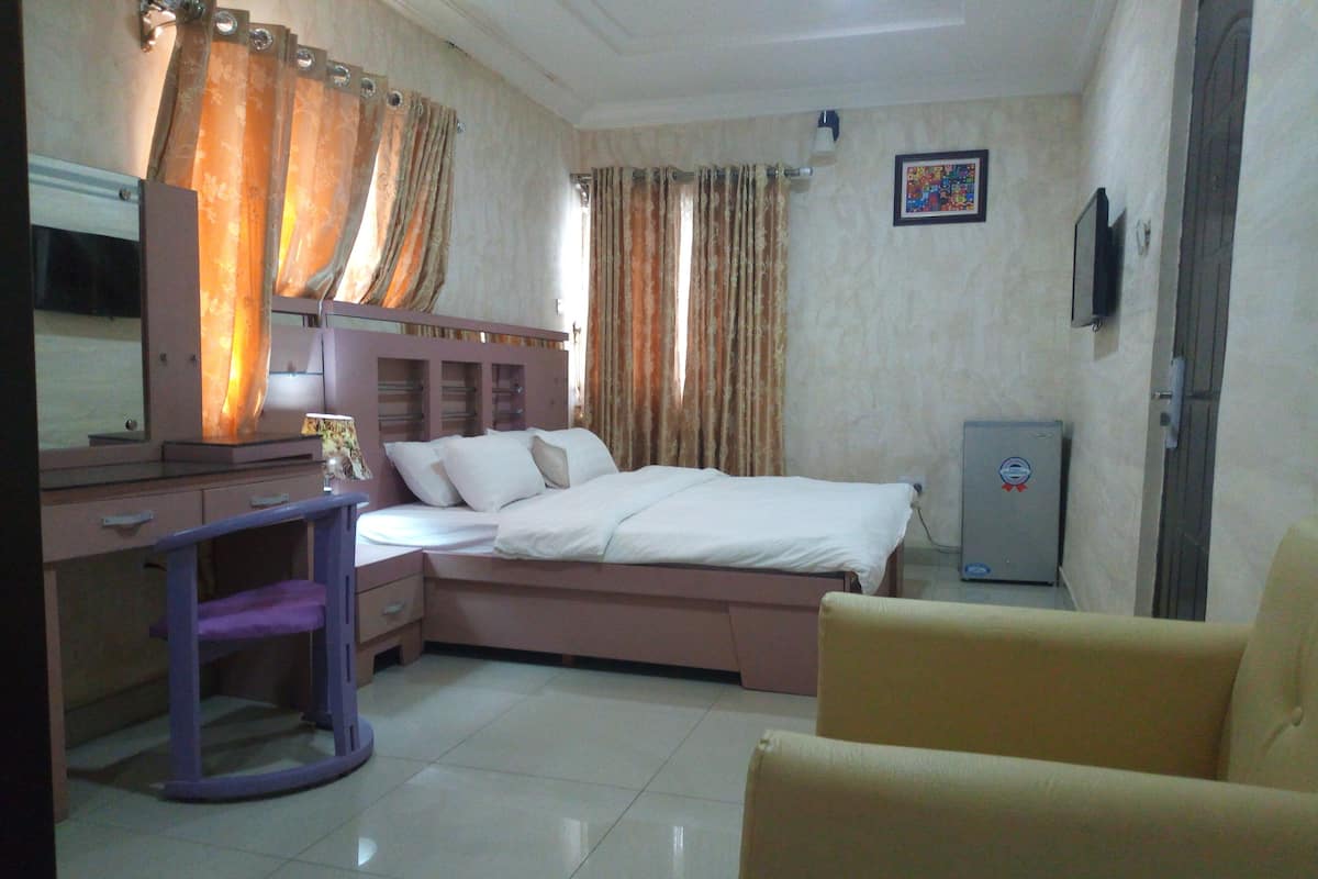 Executive Double Room | Individually decorated, individually furnished, desk, laptop workspace