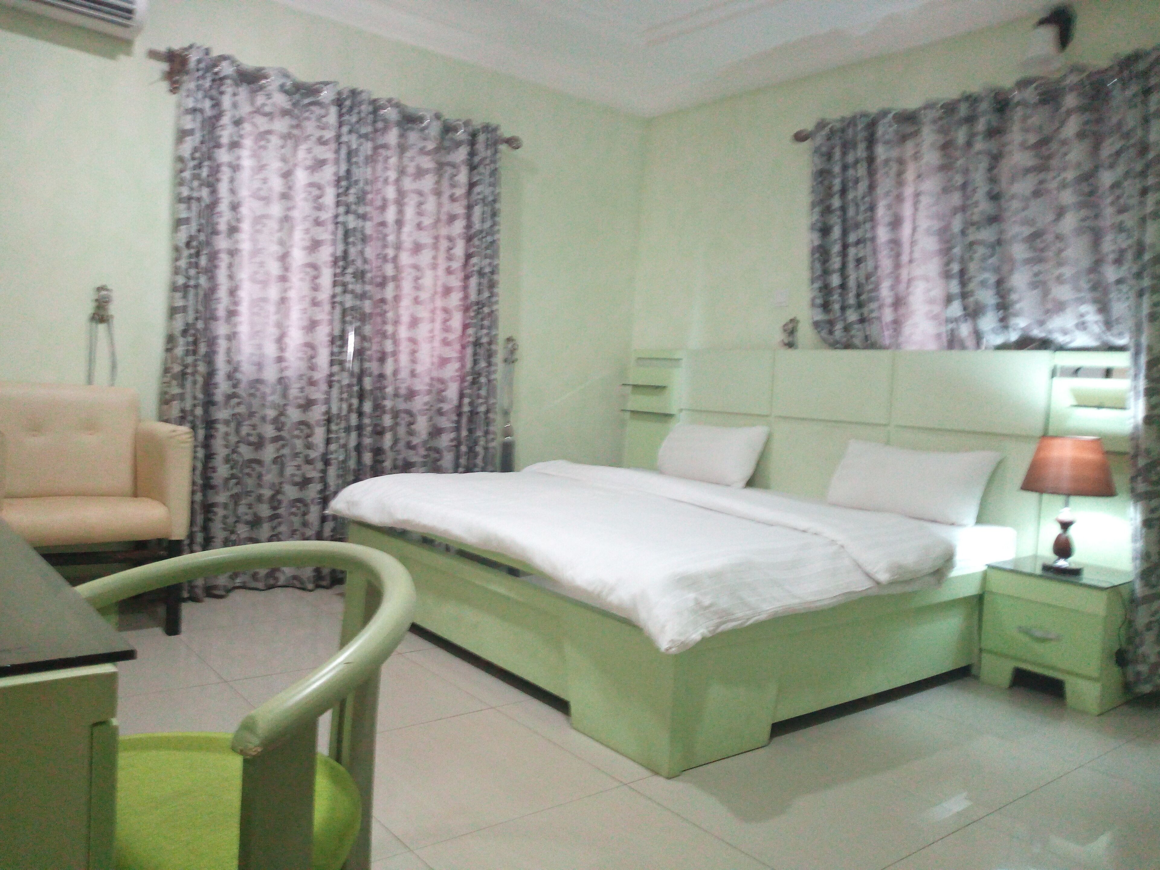 Estudio Premier | Decoración personalizada, muebles diferentes y escritorio 