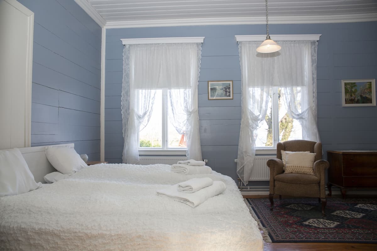 20 habitaciones, cortinas blackout y wifi gratis 