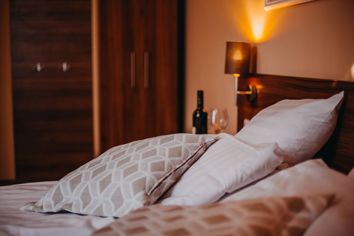 1 bedroom, premium bedding, select comfort beds, individually decorated