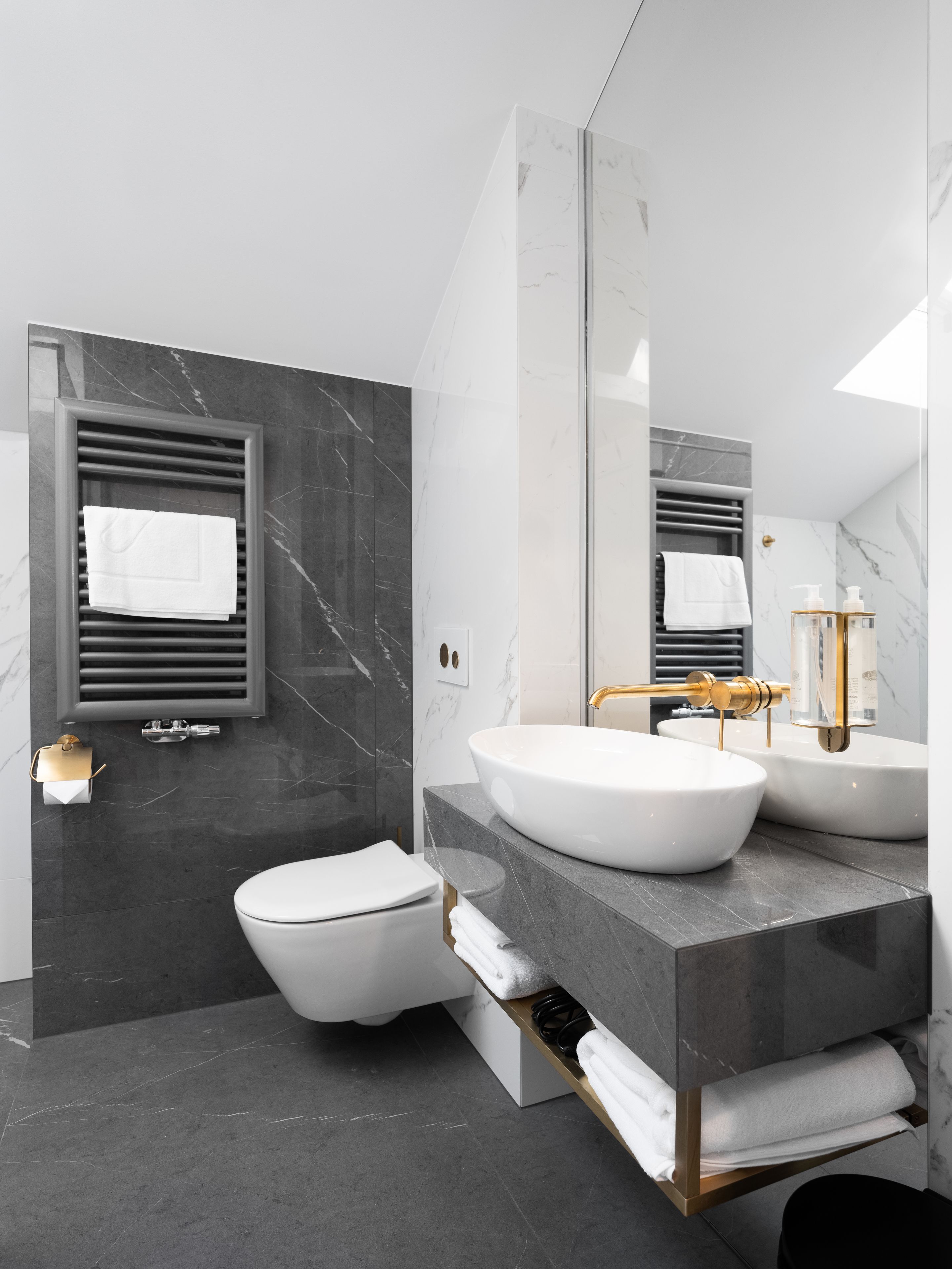 shower, rainfall showerhead, free toiletries, hair dryer