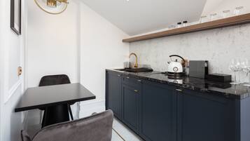 Fridge, espresso maker, coffee/tea maker, electric kettle