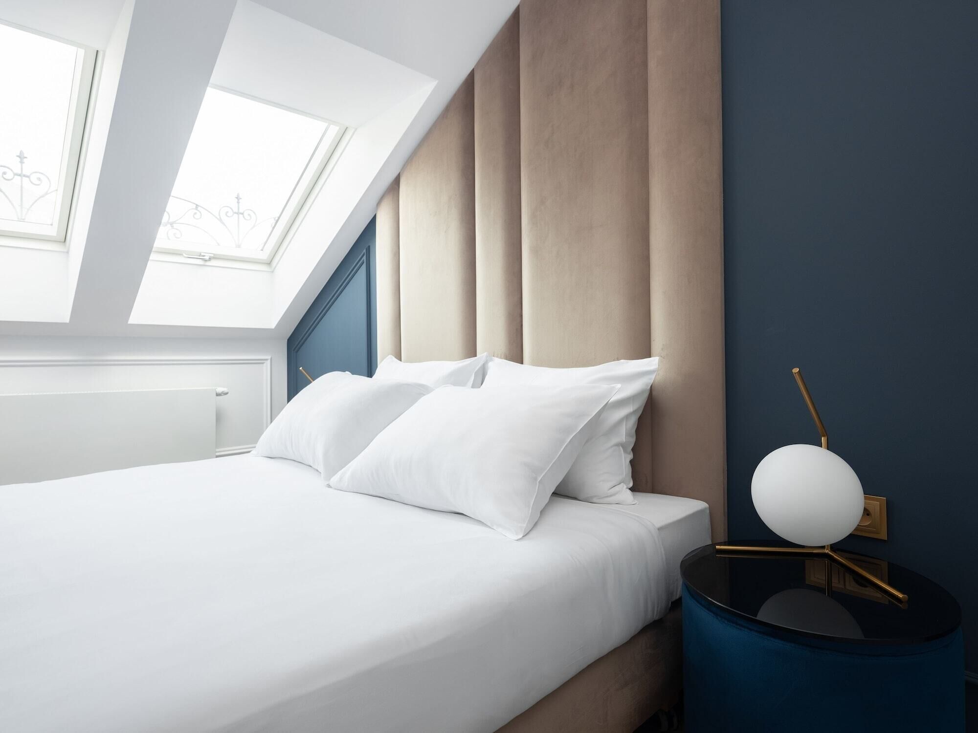 hypo-allergenic bedding, soundproofing, iron/ironing board, free wifi