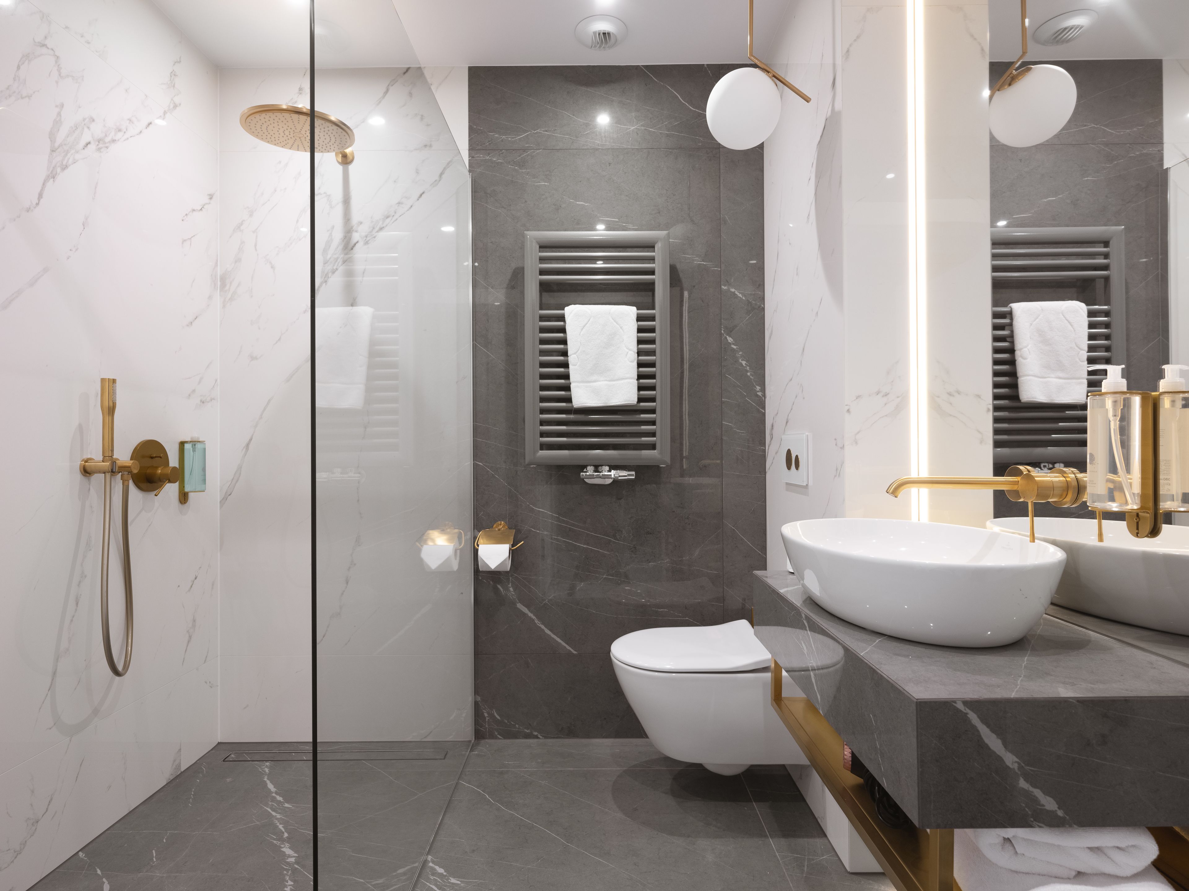 shower, rainfall showerhead, free toiletries, hair dryer