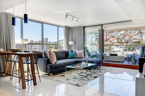 Penthouse, 2 Bedrooms | Living room