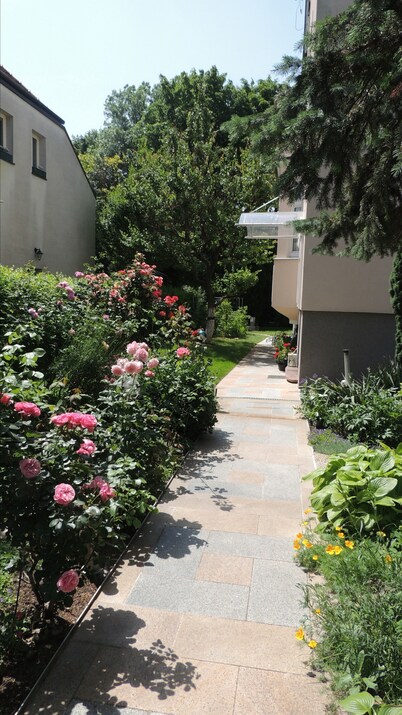 * Nice apartment right next to Schönbrunn Palace Park, own car park
