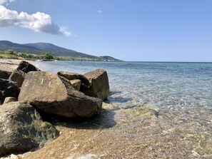 Beach nearby, sun-loungers, beach umbrellas, beach towels - Byblos Luxury Villa (Thasos)