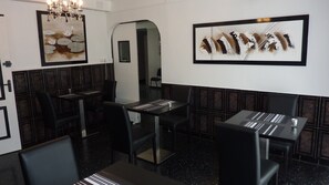 Daily continental breakfast for a fee - Chez Nous (Fitou)