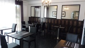 Daily continental breakfast (EUR 7 per person) - Chez Nous (Fitou)