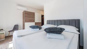 4 habitaciones, caja de seguridad en la habitación y cuna de viaje