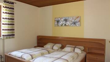 Double Room, 1 Double Bed, Non Smoking | Hypo-allergenic bedding, desk, blackout drapes, free WiFi