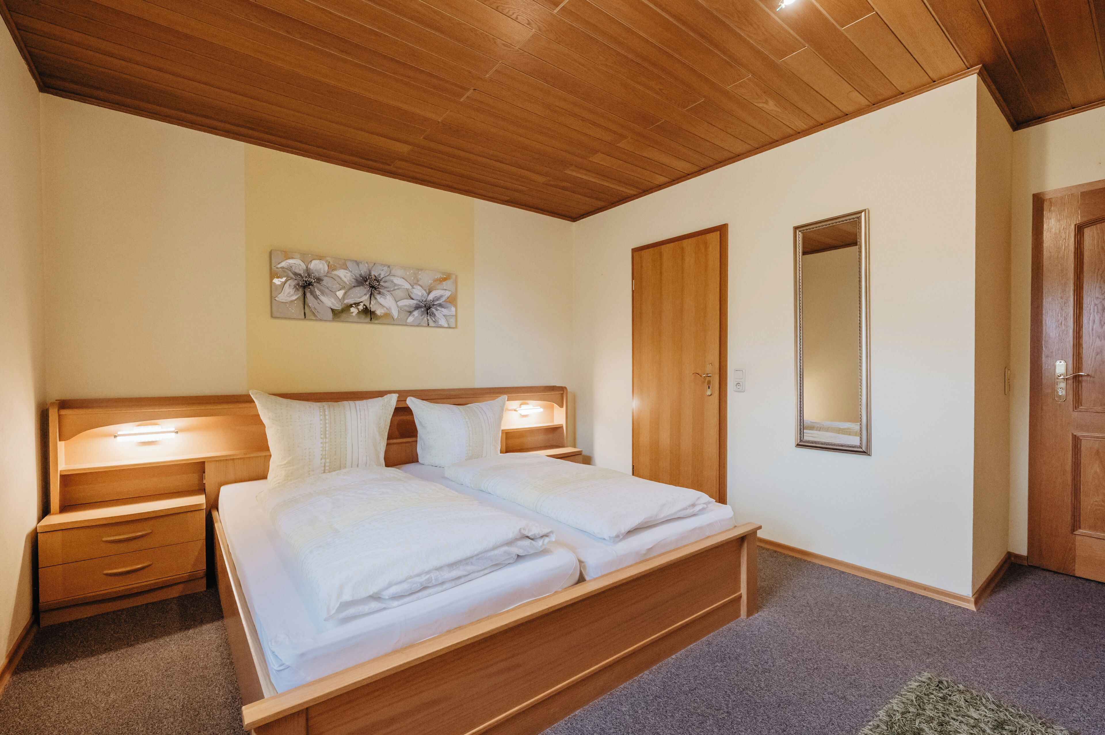 Quarto casal, 1 cama de casal, para não fumantes | Roupas de cama antialérgicas, escrivaninha, cortinas blackout