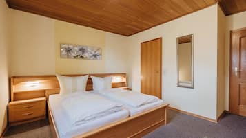 Doppelzimmer, 1 Doppelbett, Nichtraucher | Allergikerbettwaren, Schreibtisch, Verdunkelungsvorhänge