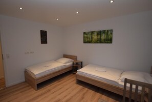 Bureau, Wi-Fi gratuit, draps fournis