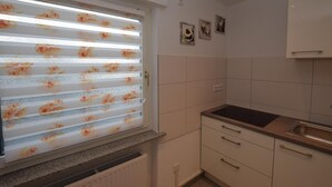 電冰箱、微波爐、爐台、電熱水壺
