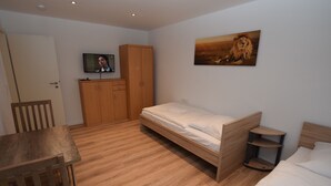 公寓, 2 間臥室, 共用浴室 (incl. cleaning fee EUR 50 per stay) | 書桌、免費無線上網、床單