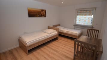 Căn hộ, 2 phòng ngủ, phòng tắm dùng chung (incl. cleaning fee EUR 50 per stay) | Bàn, truy cập Internet không dây miễn phí, bộ trải giường