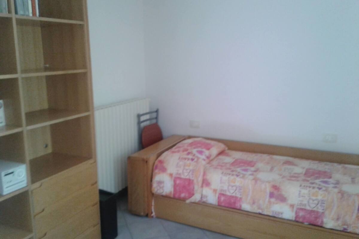 Habitación con 1 cama matrimonial o 2 individuales, para no fumadores, baño privado | Escritorio