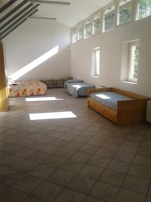 Dormitorio compartido, para no fumadores, baño compartido | Escritorio