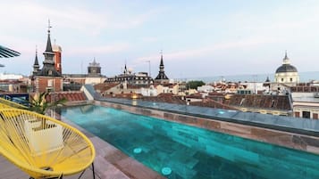 Indoor pool, seasonal outdoor pool, sun loungers