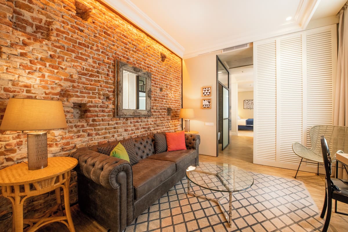 suite | 1 bedroom, minibar, in-room safe, desk