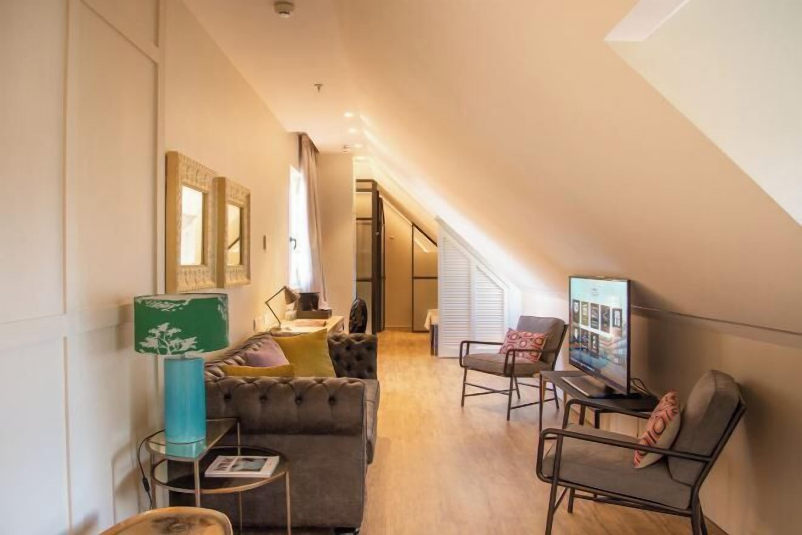 Living area | 49-inch Smart TV with satellite channels, TV