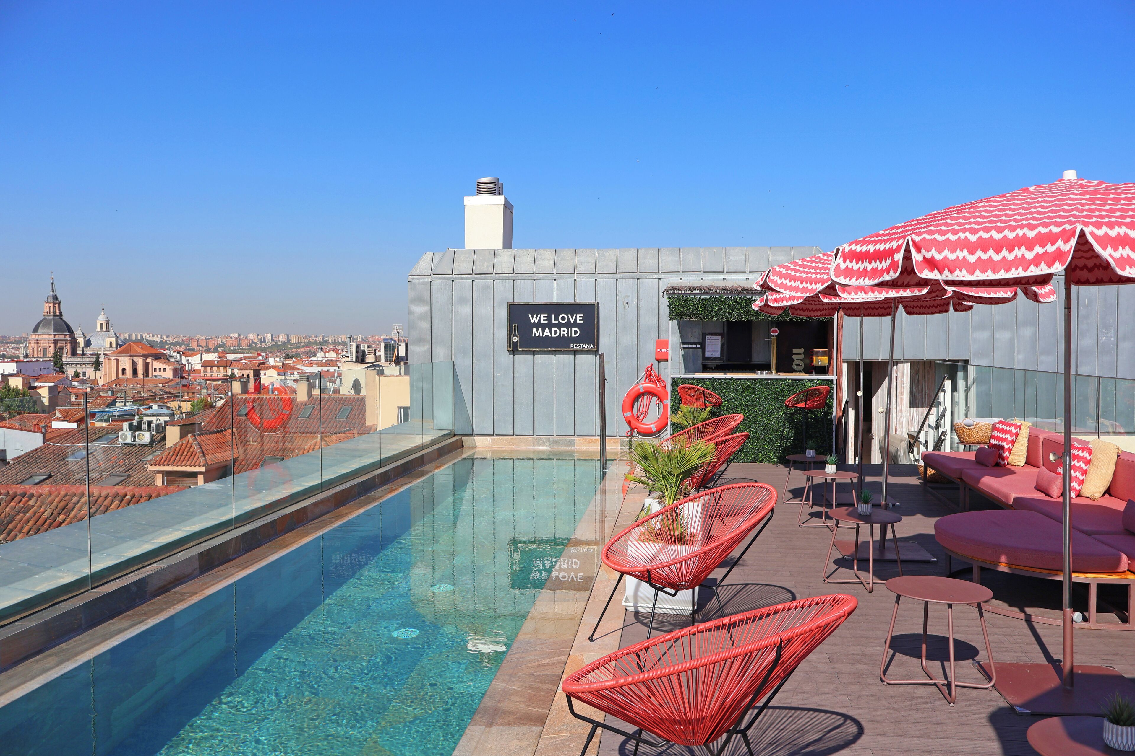 Indoor pool, seasonal outdoor pool, sun loungers