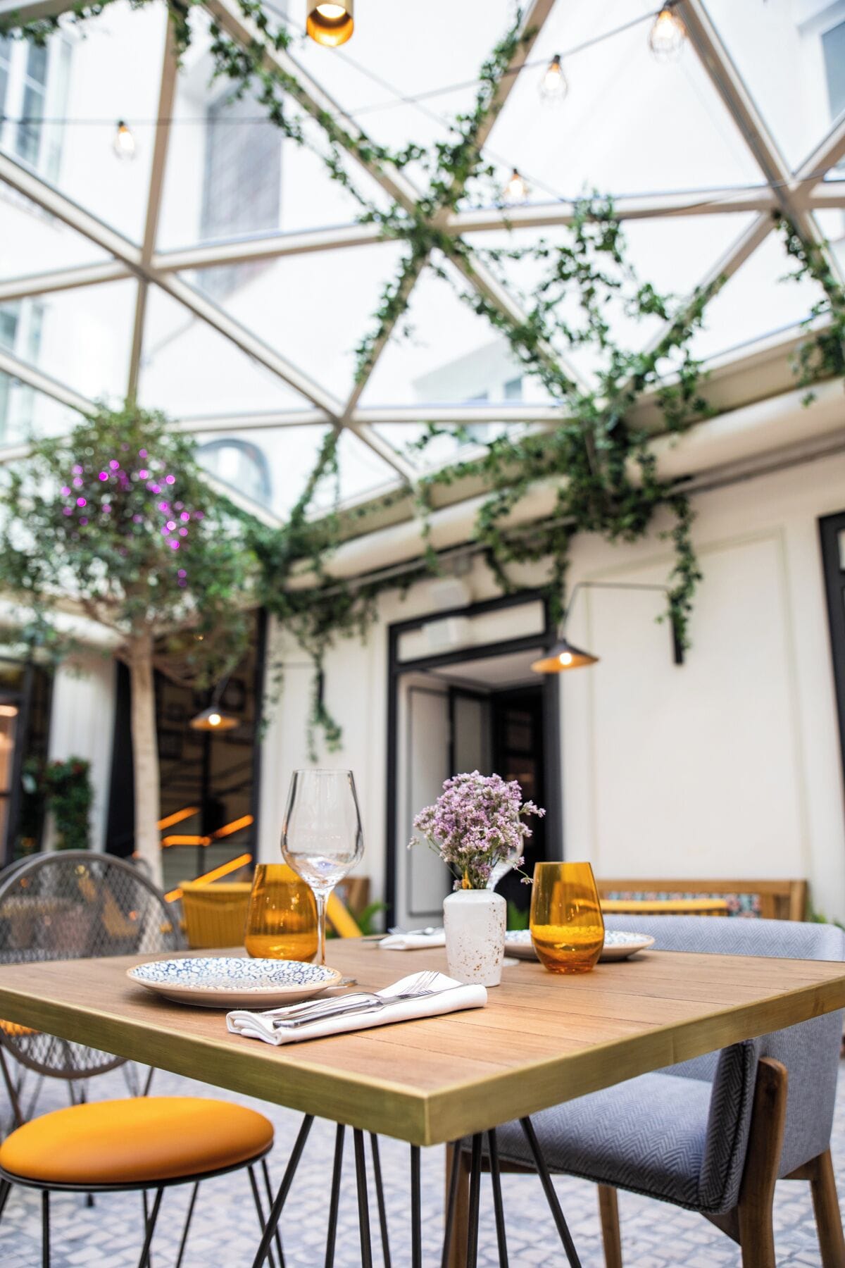 lunch and dinner served