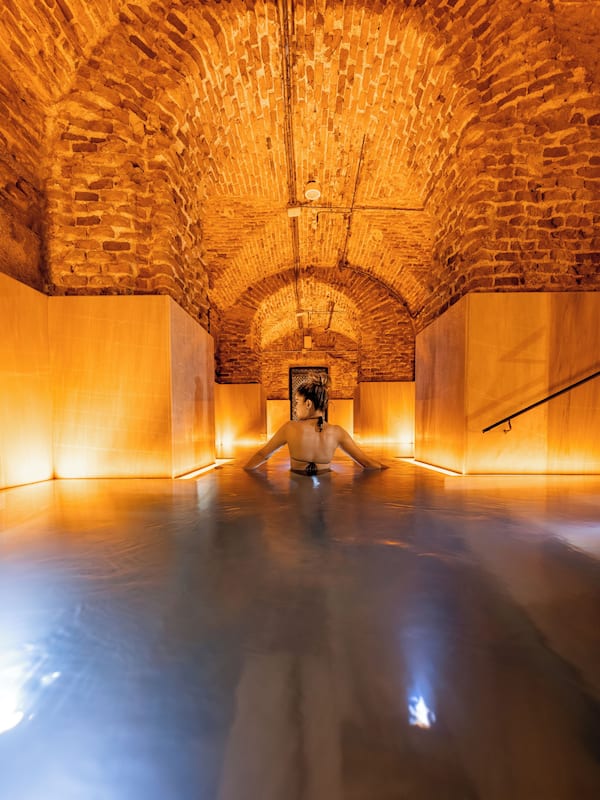 Couples treatment rooms, sauna, body treatments, aromatherapy