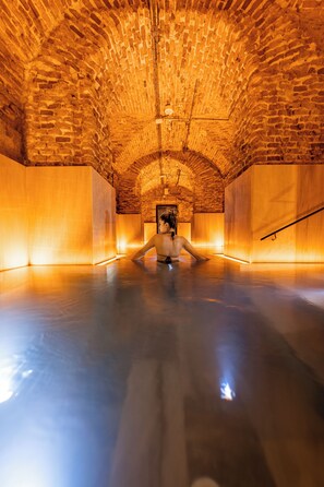 Behandlingsrom for par, badstue, kroppsbehandlinger og aromaterapi