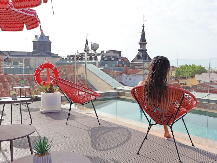 Indoor pool, seasonal outdoor pool, pool loungers