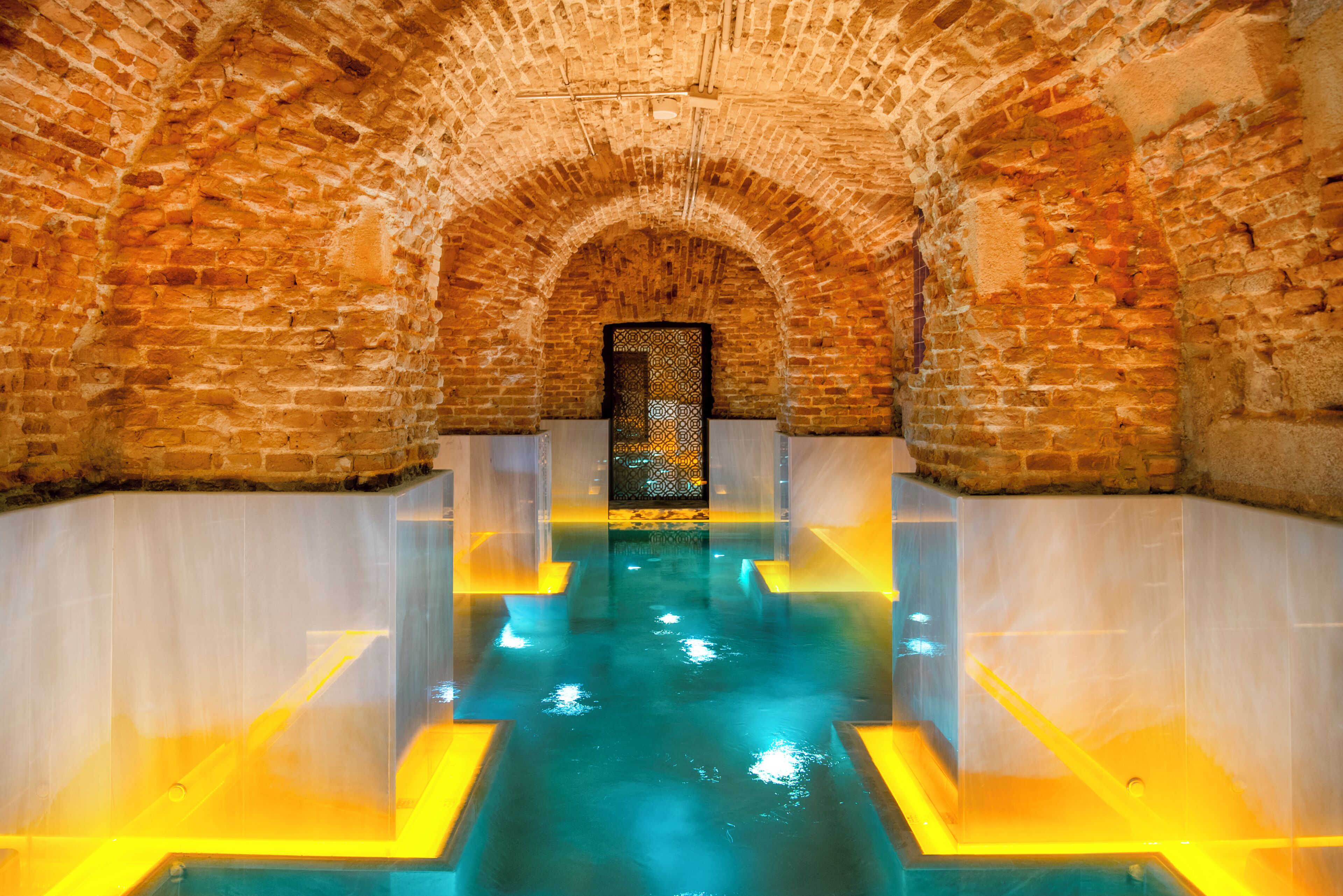 Indoor pool, seasonal outdoor pool, pool loungers