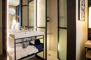 Classic Room | Bathroom