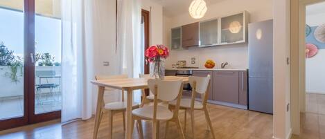 Appartamento, 1 camera da letto | Area soggiorno | TV a schermo piatto