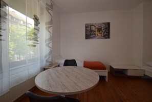 Dining - AB Apartment 82 (Stuttgart)