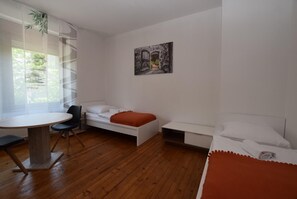 Desk, free WiFi, bed sheets - AB Apartment 82 (Stuttgart)