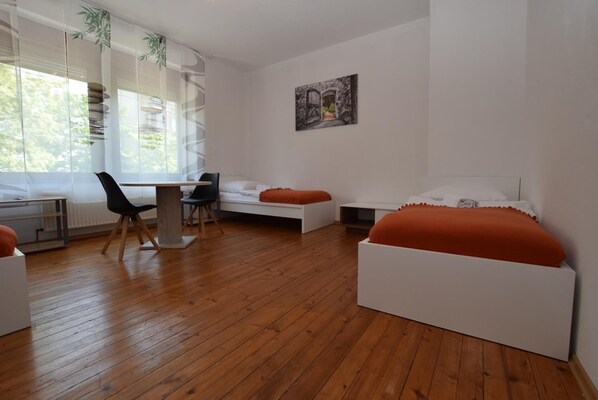 Escrivaninha, Wi-Fi de cortesia, roupa de cama