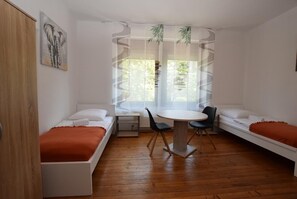 Escrivaninha, Wi-Fi de cortesia, roupa de cama