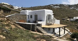 A white building with a stone staircase leading to a wooden deck. - Private Vacation Home - Near Mykonos New Port (Mykonos)