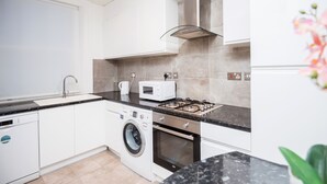 Comfort Apartment, 2 Bedrooms, City View | Private kitchen | Full-size fridge, microwave, oven, stovetop