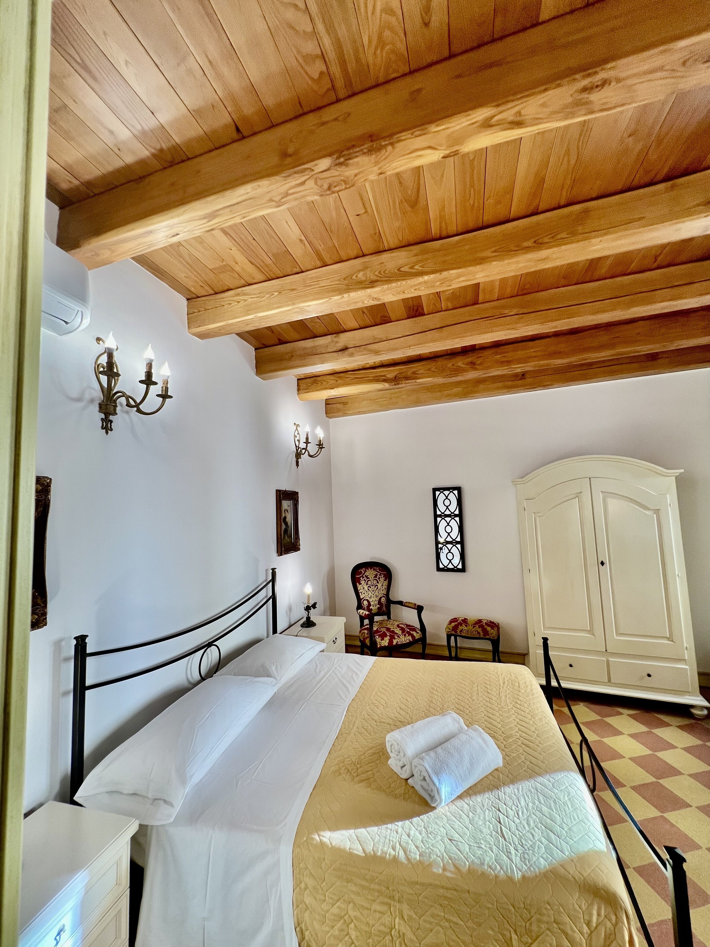 Superior-Zimmer, 1 Schlafzimmer, Stadtblick, Turm | Italienische Bettbezüge von Frette, hochwertige Bettwaren, Minibar