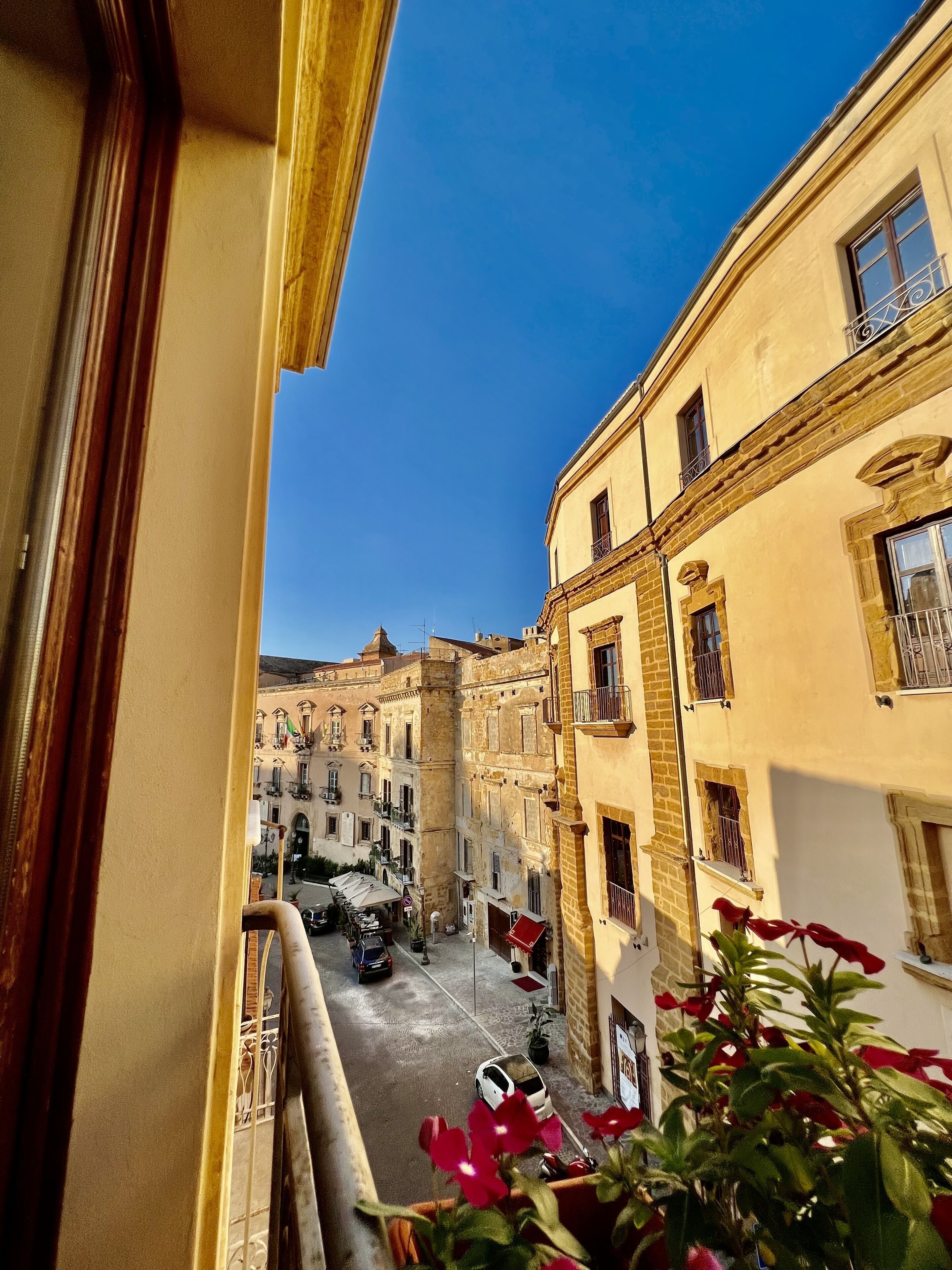 Superior-Zimmer, 1 Schlafzimmer, Stadtblick, Turm | Italienische Bettbezüge von Frette, hochwertige Bettwaren, Minibar